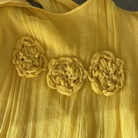 LIKE NEW Studio M Sleeveless Top - Picture 6 of 11